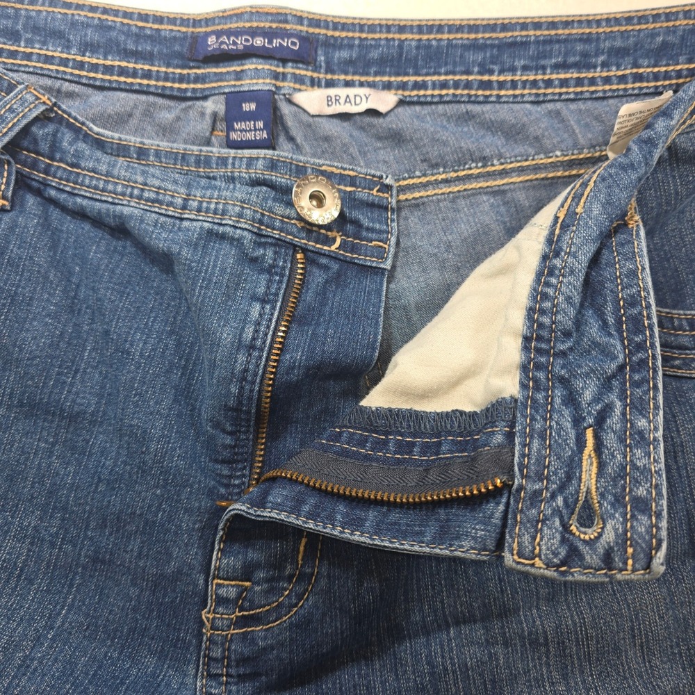 Bandolino Jeans Brady Denim Bermuda Shorts Blue Medium Wash Womens 18W - Picture 9 of 12